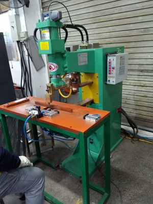 स्टेनलेस स्टील स्पॉट वेल्डिंग मशीन 100KVA एयर प्रेशर मल्टी स्पॉट वेल्डर
